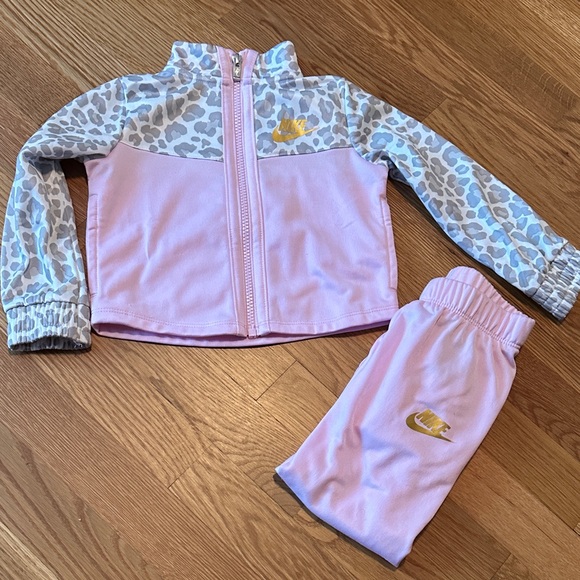 Nike Pink and Gray Animal Print Tracksuit 24M - Picture 1 of 3